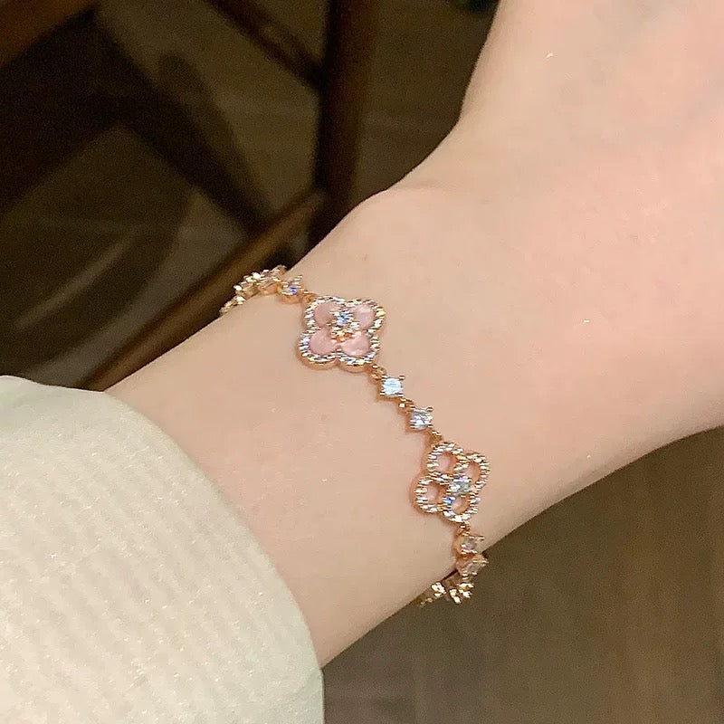 [Plus&Max]CLOVER 5 MOTIF PINK BLUE RED WHITE BRACELET