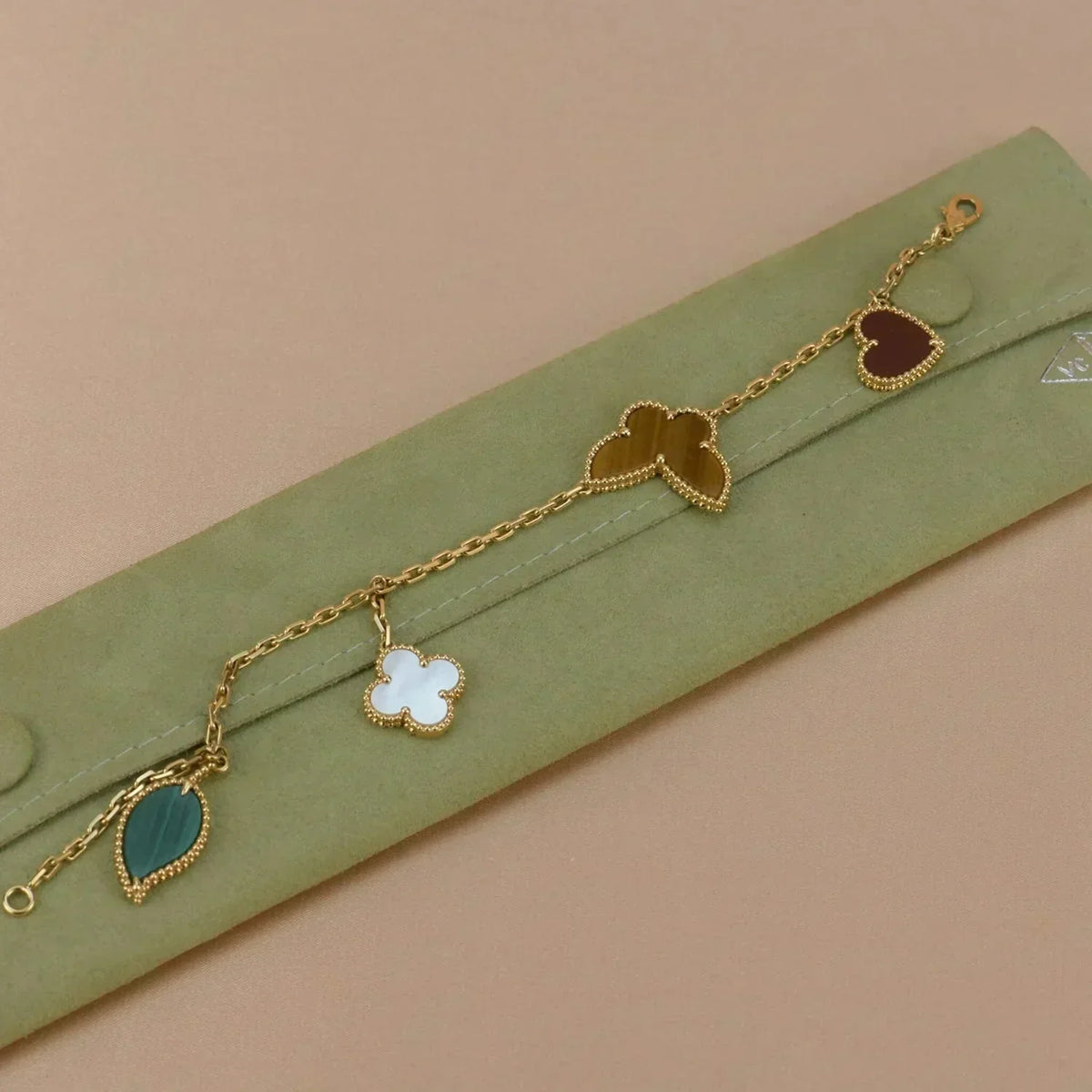 [Plus&Max]LUCKY SPRING 5 MOTIF GOLD BRACELET