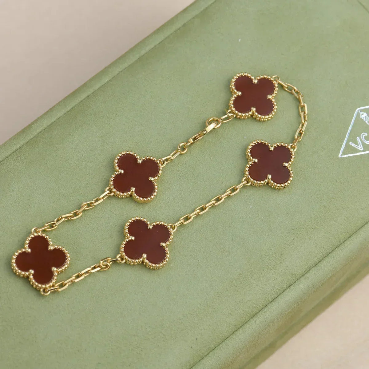 [Plus&Max]LUCKY CLOVER 5-MOTIF BRACELET - RED CARNELIAN COLLECTION