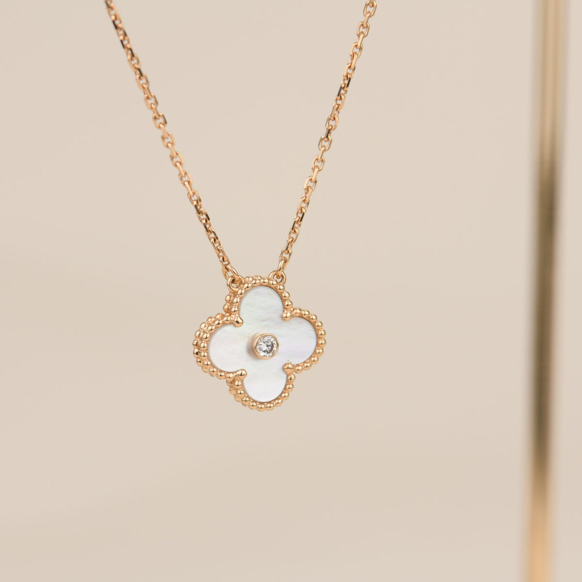 [Plus&Max]CLOVER 15MM DIAMOND WHITE FRITILLARIA NECKLACE
