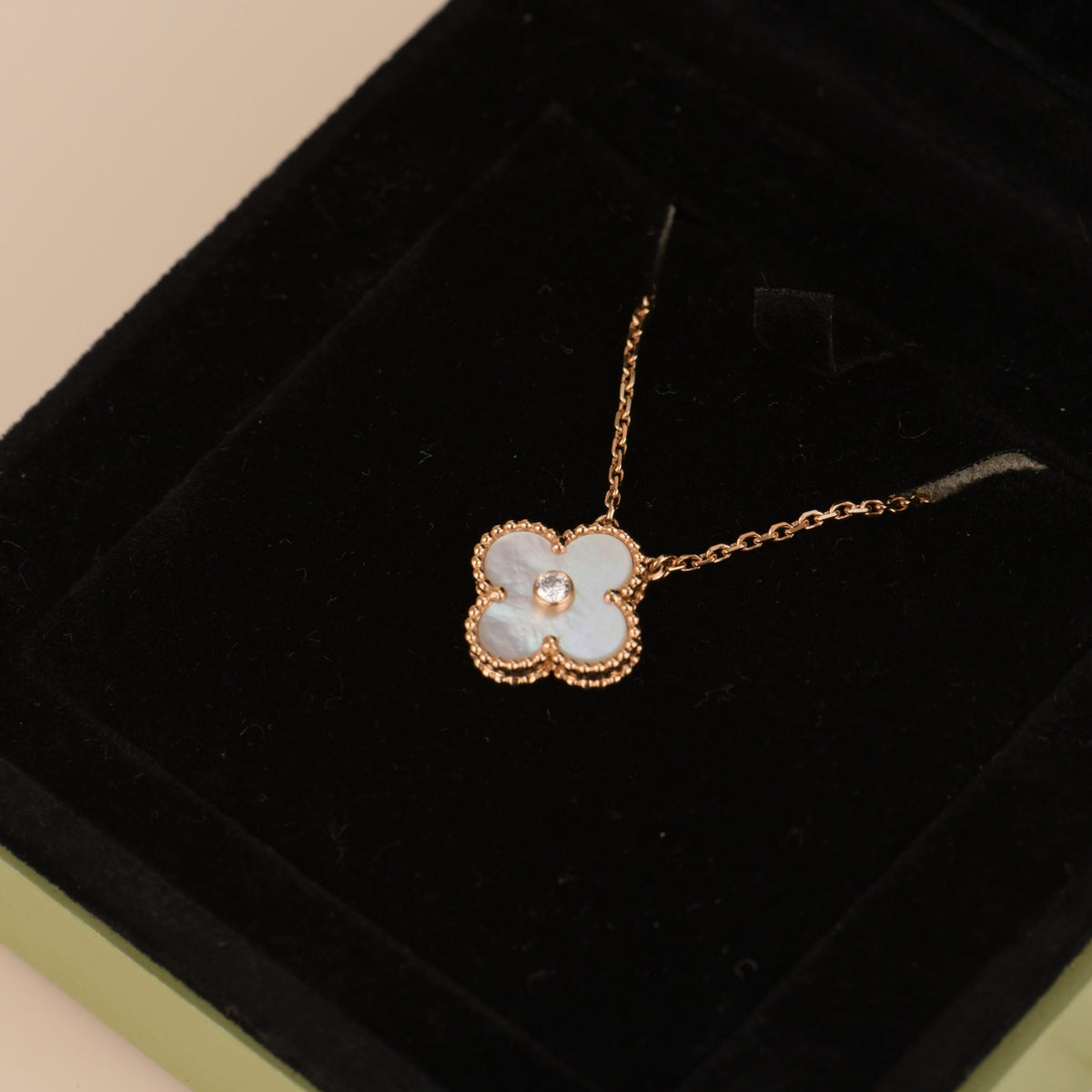 [Plus&Max]CLOVER 15MM DIAMOND WHITE FRITILLARIA NECKLACE