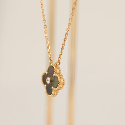 [Plus&Max]CLOVER 15MM DIAMOND AND MOTHER-OF-GREY NECKLACE