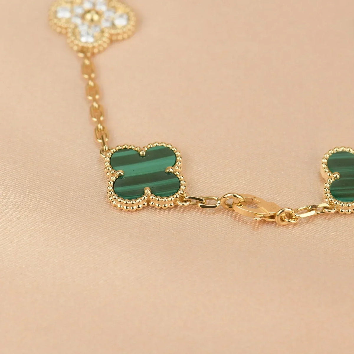 [Plus&Max]LUCKY CLOVER 5-MOTIF BRACELET - MALACHITE COLLECTION