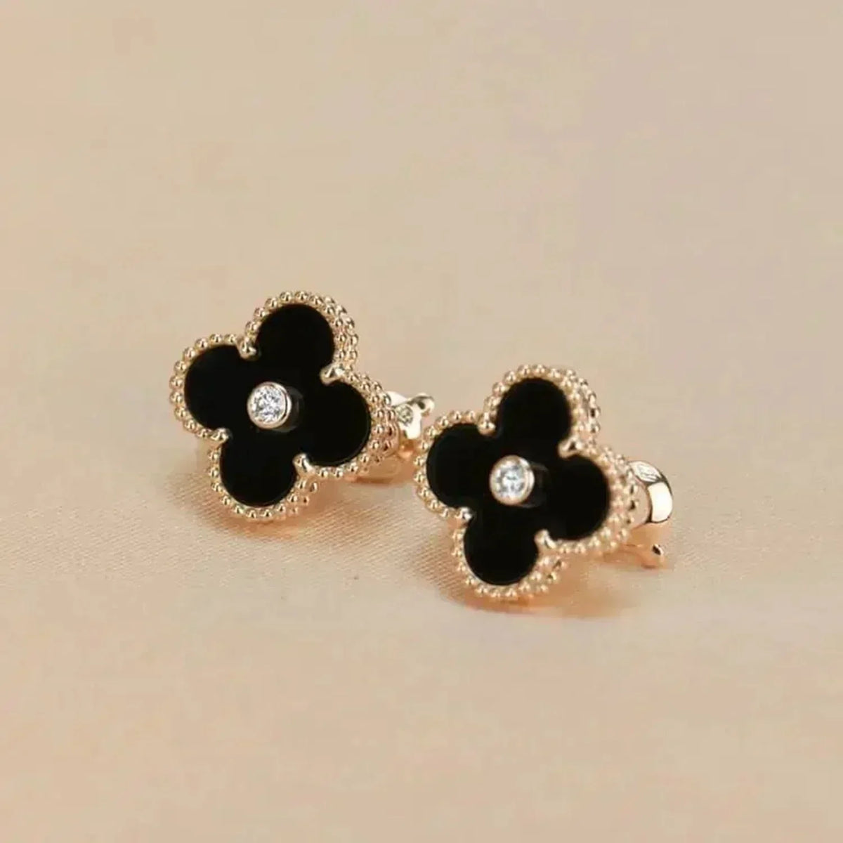 [Plus&Max]CLOVER MEDIUM 1 MOTIFS ONYX DIAMOND EARRINGS