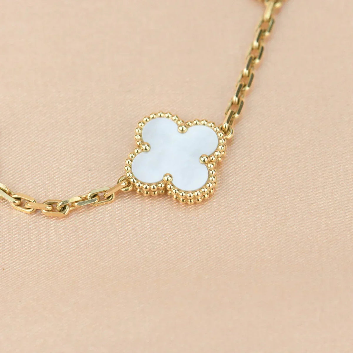 [Plus&Max]LUCKY CLOVER 5-MOTIF BRACELET - WHITE MOTHER-OF-PEARL COLLECTION