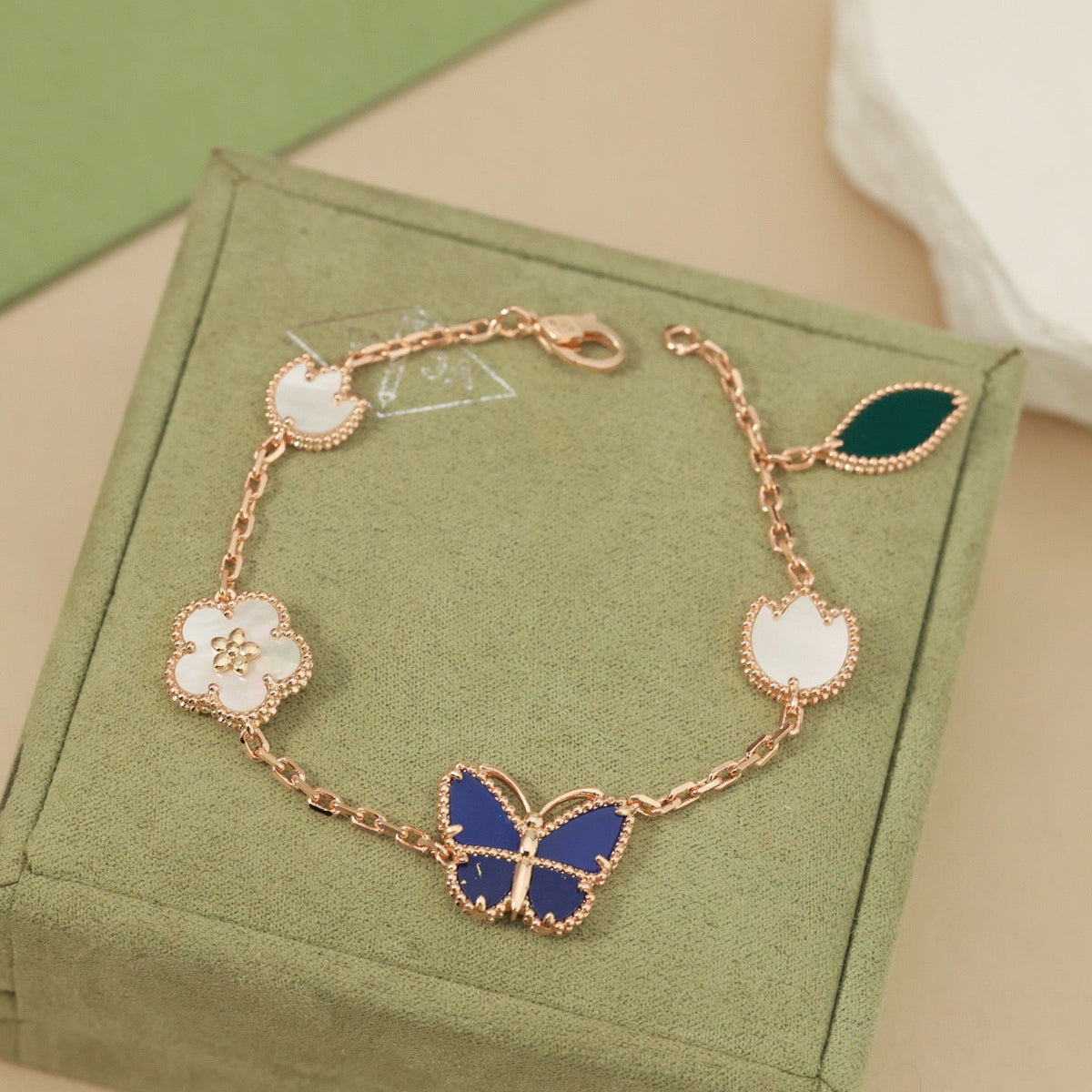 [Plus&Max]LUCKY SPRING BUTTERFLY 5 MOTIF BRACELET