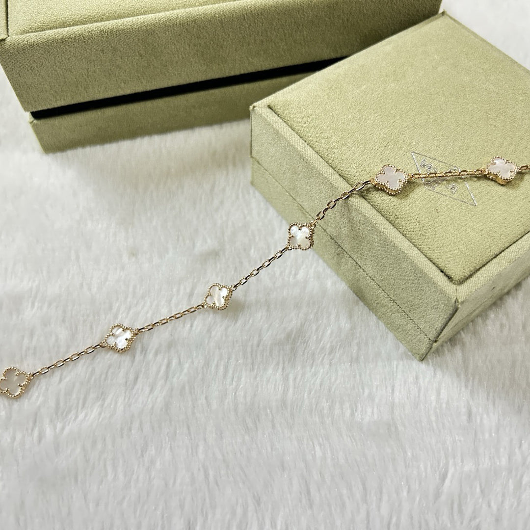[Plus&Max]CLOVER 6 MOTIF WHITE MOP BRACELET
