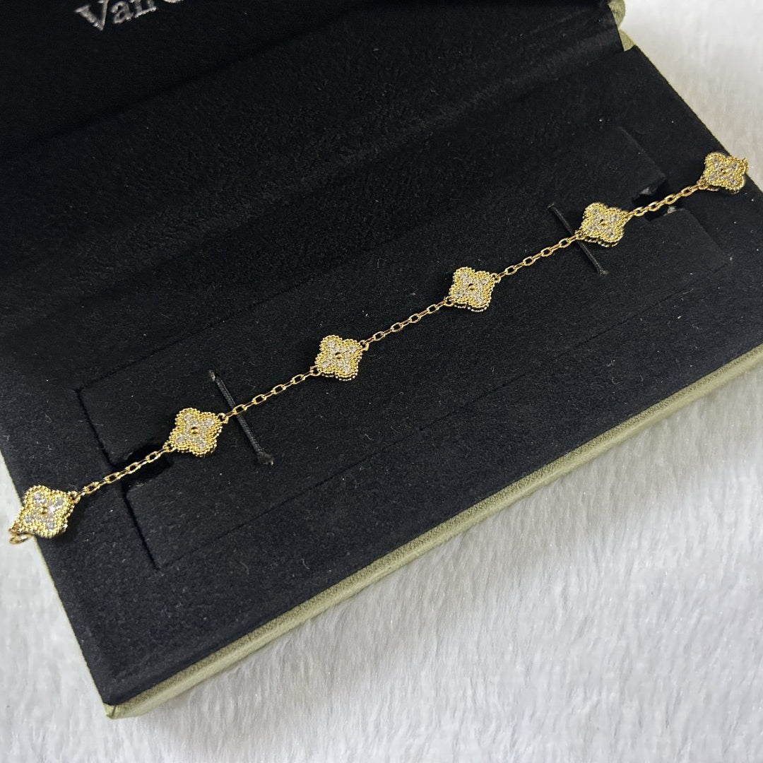 [Plus&Max]CLOVER 6 MOTIF DIAMOND BRACELET