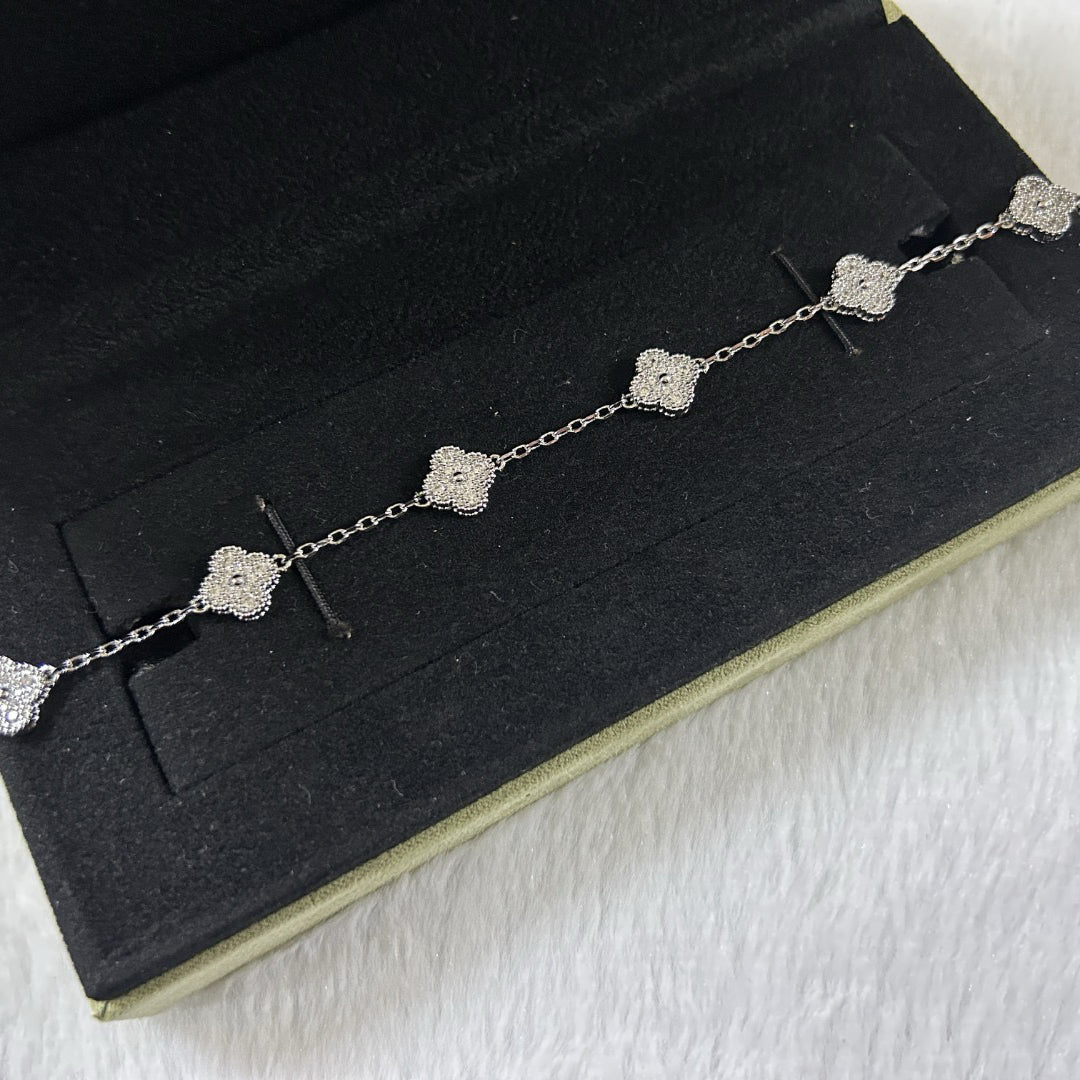 [Plus&Max]CLOVER 6 MOTIF DIAMOND BRACELET