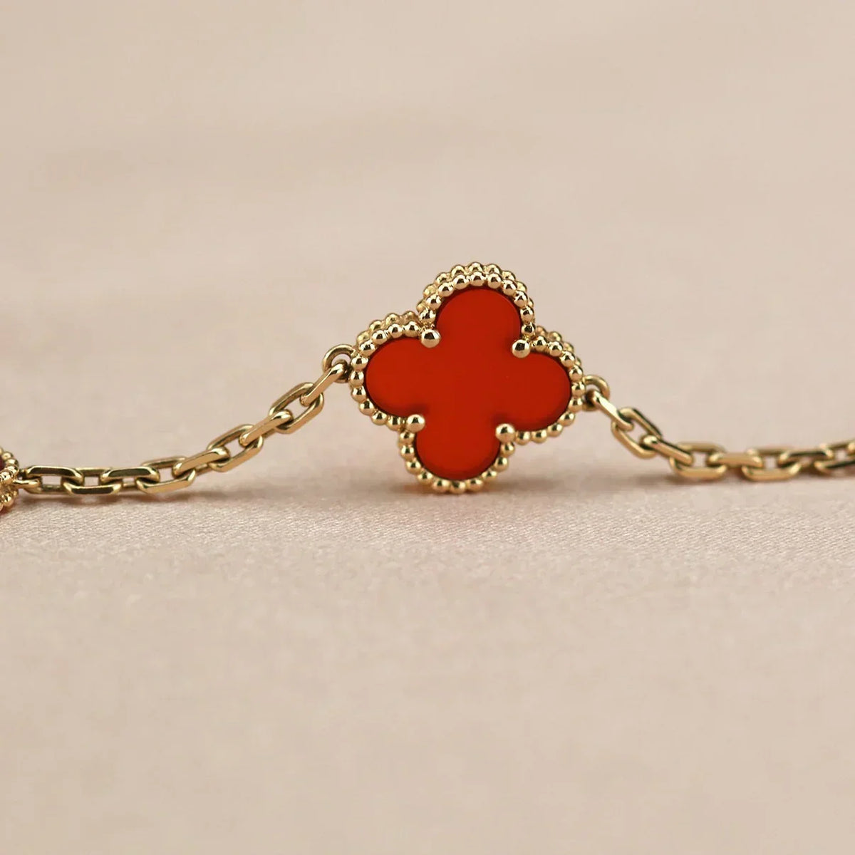 [Plus&Max]LUCKY CLOVER 5-MOTIF BRACELET - RED CARNELIAN COLLECTION