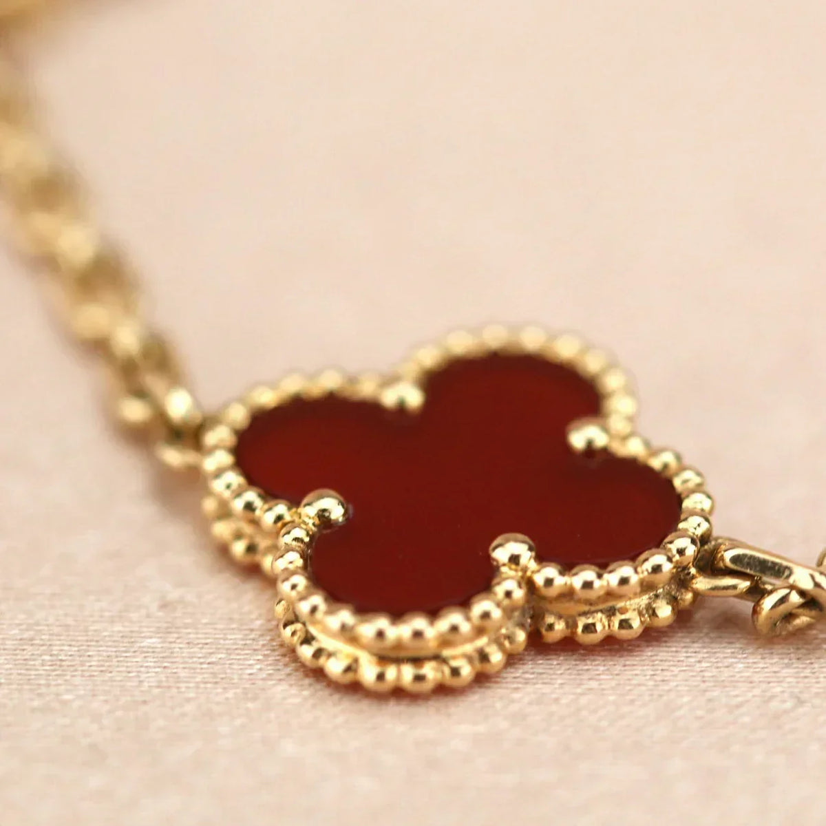 [Plus&Max]LUCKY CLOVER 5-MOTIF BRACELET - RED CARNELIAN COLLECTION