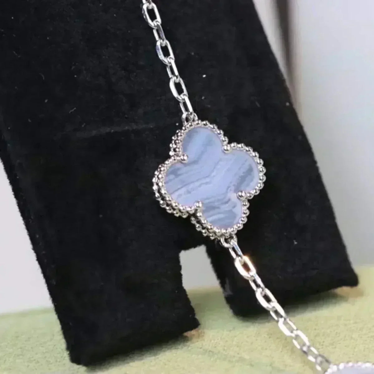 [Plus&Max]LUCKY CLOVER 5-MOTIF BRACELET - PURPLE CHALCEDONY COLLECTION