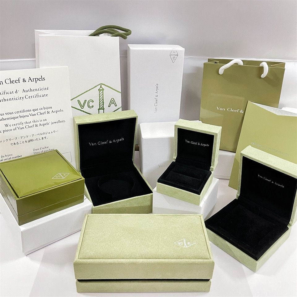 [Plus&Max]CLOVER BRAND JEWELRY BOX