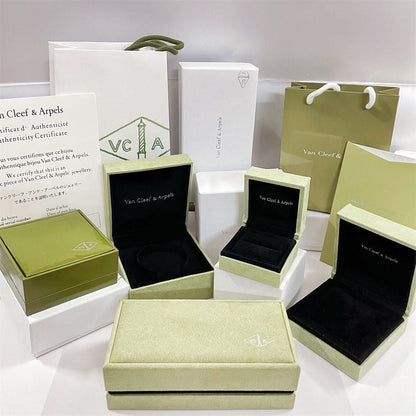 [Plus&Max]CLOVER BRAND JEWELRY BOX