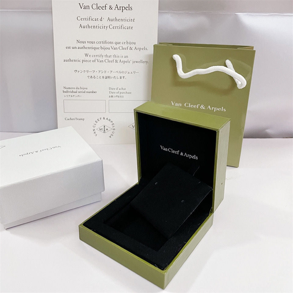 [Plus&Max]CLOVER BRAND JEWELRY BOX
