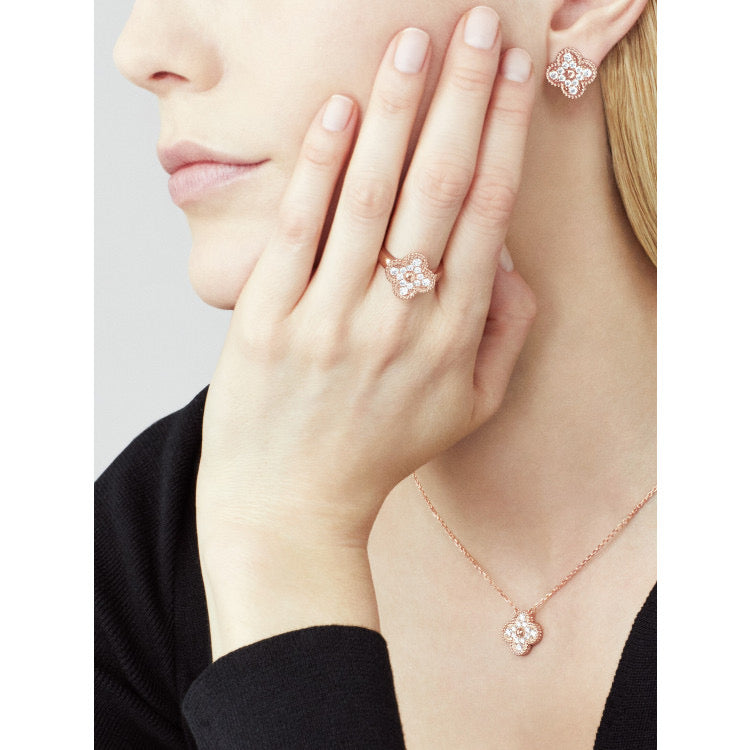 [Plus&Max]CLOVER 15MM DIAMOND SINGLE FLOWER NECKLACE