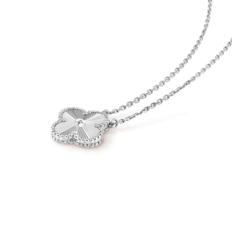 [Plus&Max]CLOVER 15MM LASER NECKLACE SILVER