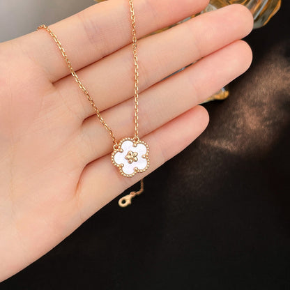 [Plus&Max]LUCKY  WHITE MOP  PLUM BLOSSOM NECKLACE