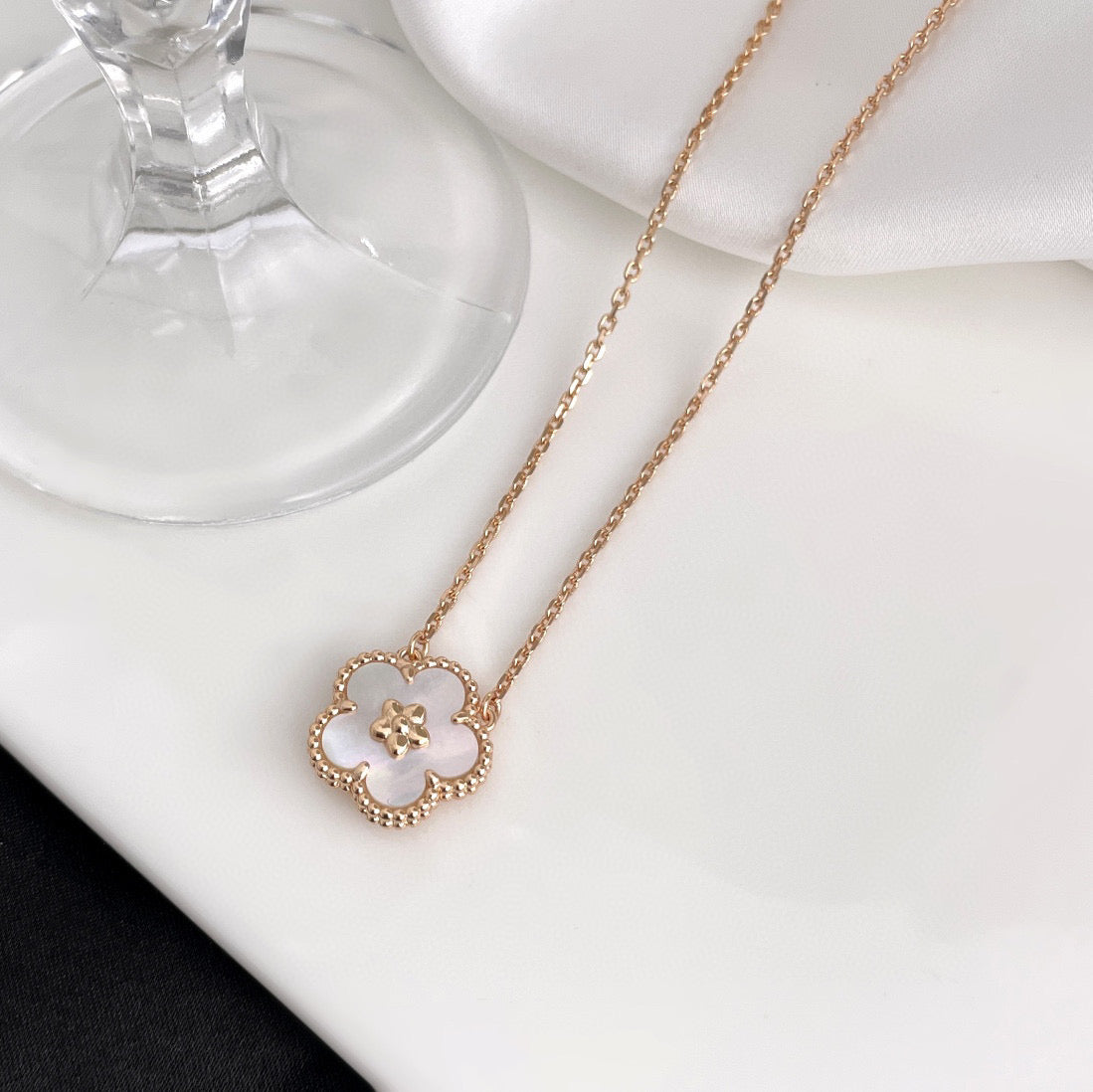 [Plus&Max]LUCKY  WHITE MOP  PLUM BLOSSOM NECKLACE