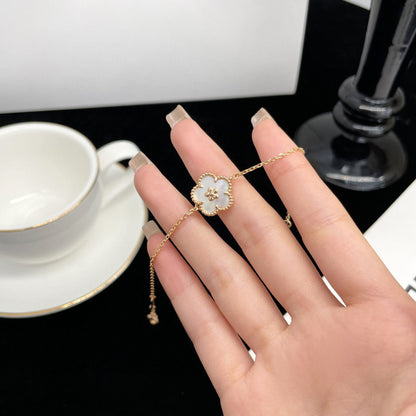 [Plus&Max]LUCKY  WHITE MOP  PLUM BLOSSOM NECKLACE