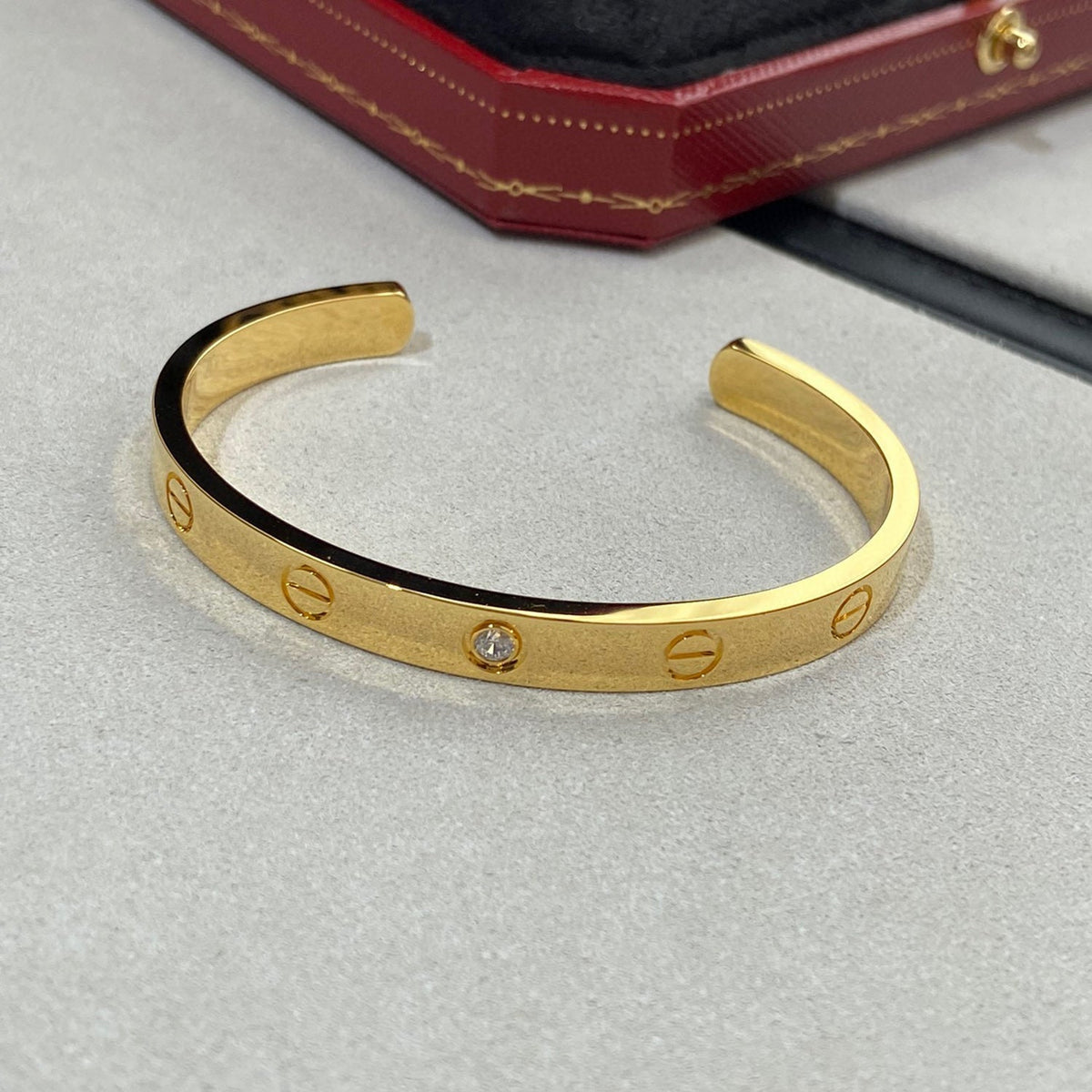 [Plus&Max]LOVE BRACELET 6.1MM 1 DIAMOND OPEN CUFF