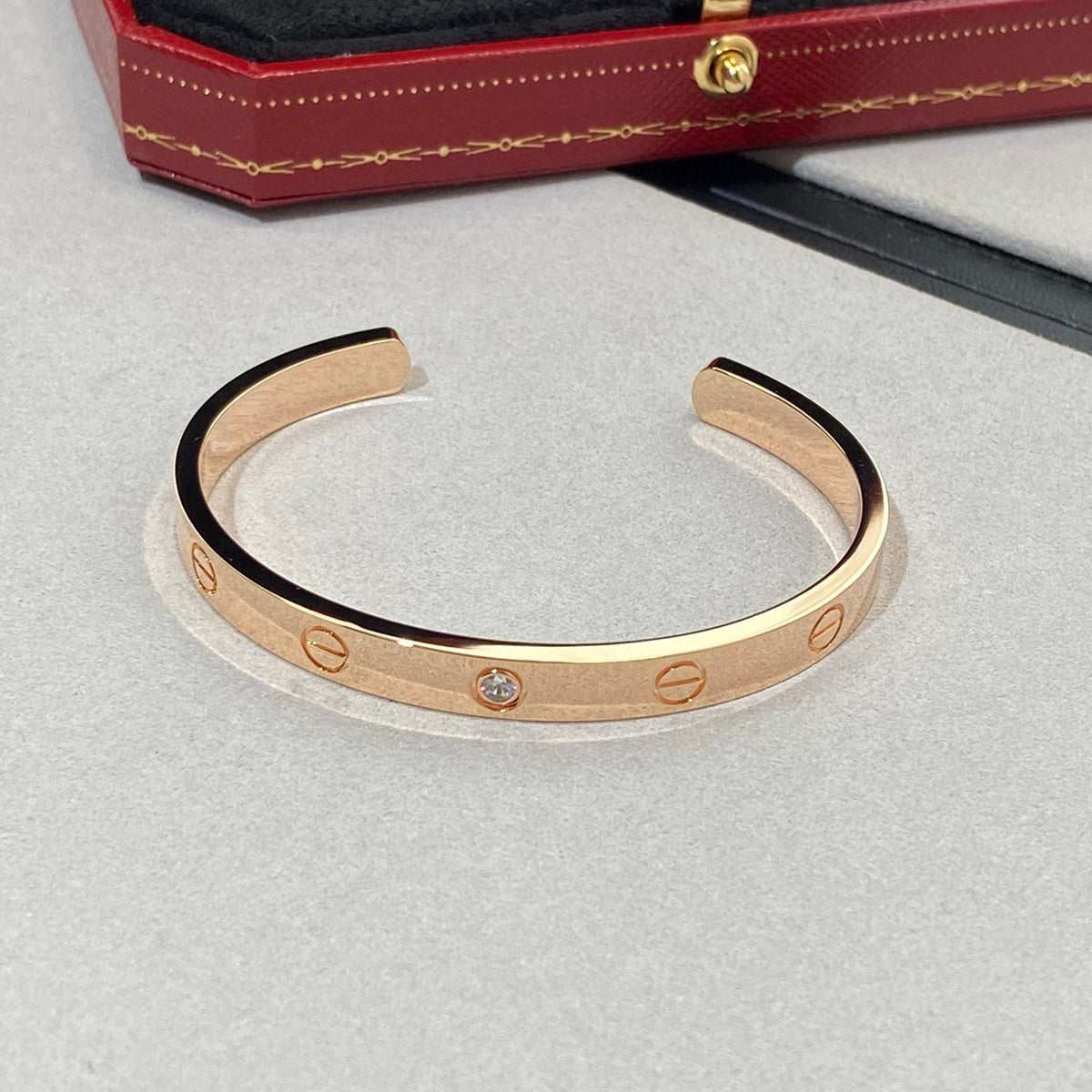 [Plus&Max]LOVE BRACELET 6.1MM 1 DIAMOND OPEN CUFF