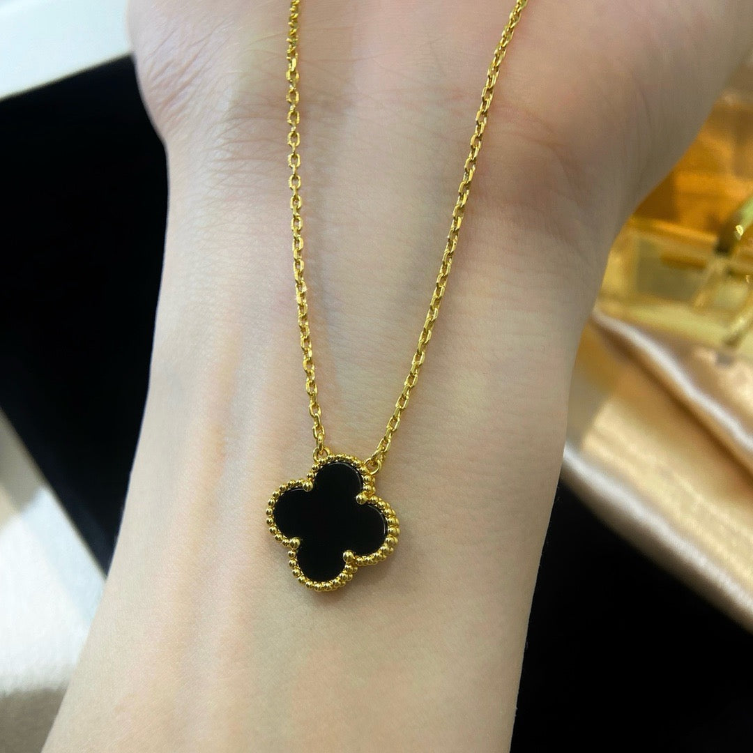 [Plus&Max]CLOVER 15MM BLACK ONYX SINGLE FLOWER NECKLACE