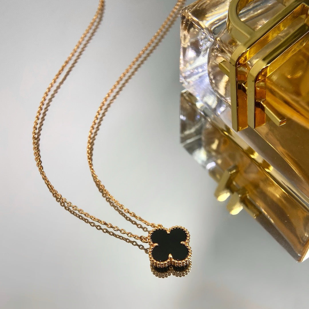[Plus&Max]CLOVER 15MM BLACK ONYX SINGLE FLOWER NECKLACE