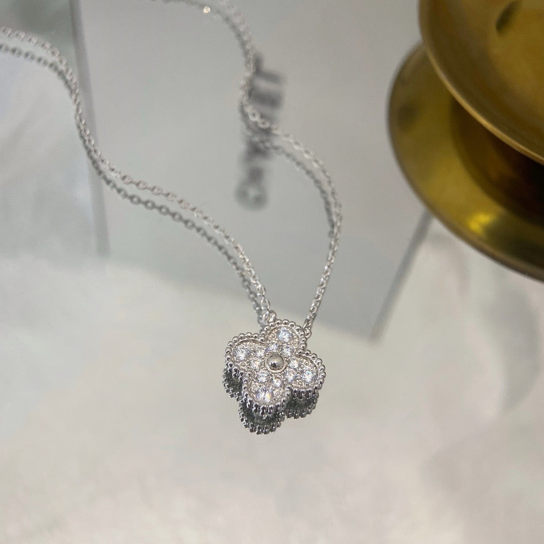 [Plus&Max]CLOVER 15MM DIAMOND SINGLE FLOWER NECKLACE