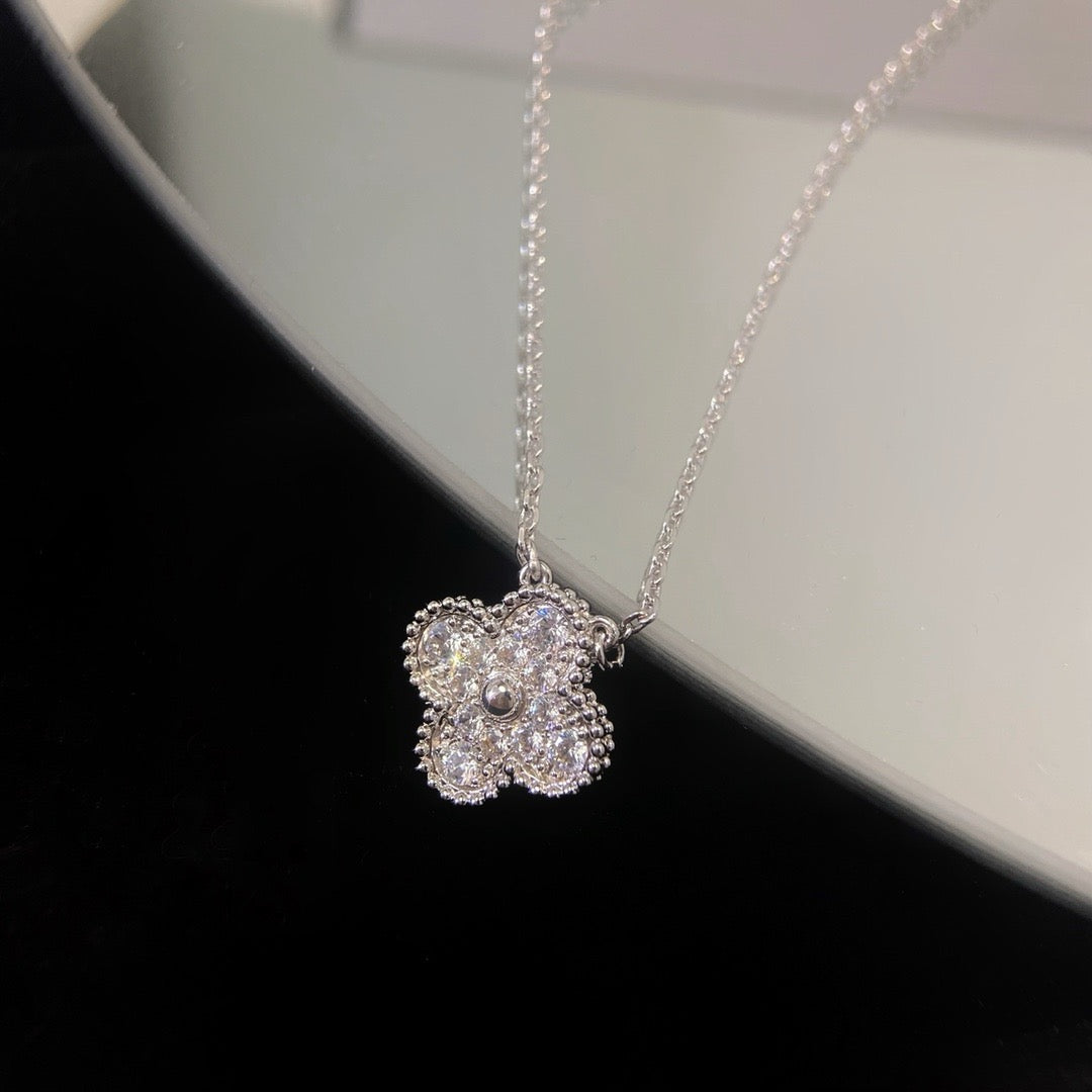 [Plus&Max]CLOVER 15MM DIAMOND SINGLE FLOWER NECKLACE