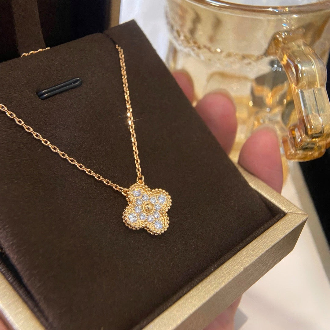 [Plus&Max]CLOVER 15MM DIAMOND SINGLE FLOWER NECKLACE