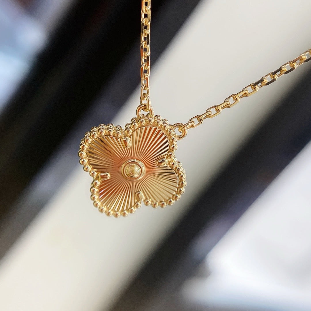 [Plus&Max]CLOVER 15MM LASER NECKLACE