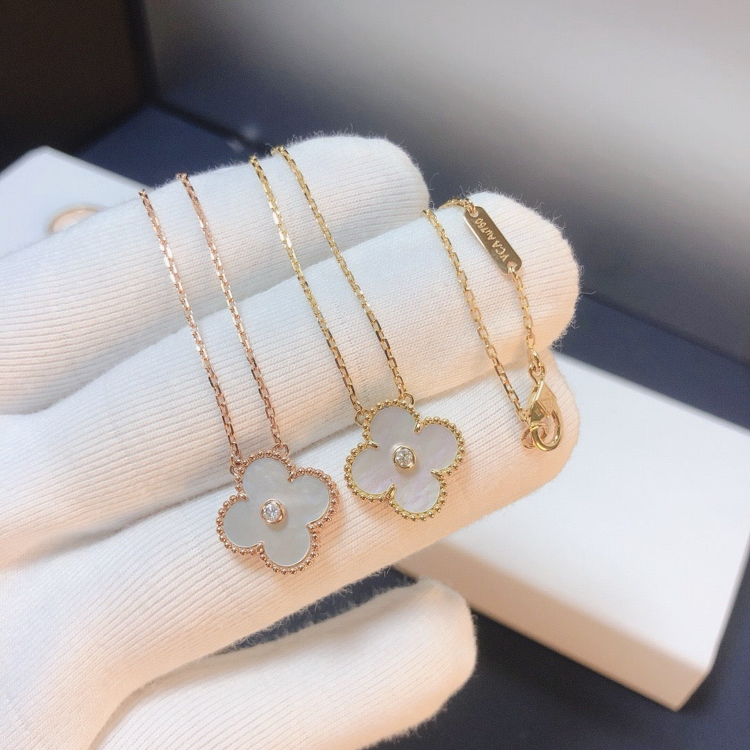 [Plus&Max]CLOVER 15MM DIAMOND WHITE FRITILLARIA NECKLACE