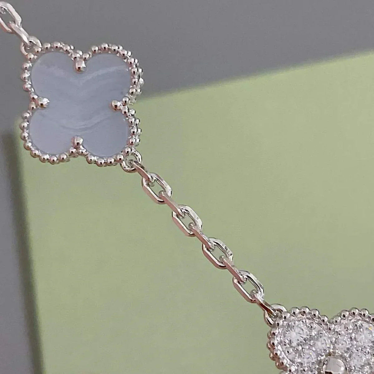 [Plus&Max]LUCKY CLOVER 5-MOTIF BRACELET - PURPLE CHALCEDONY COLLECTION