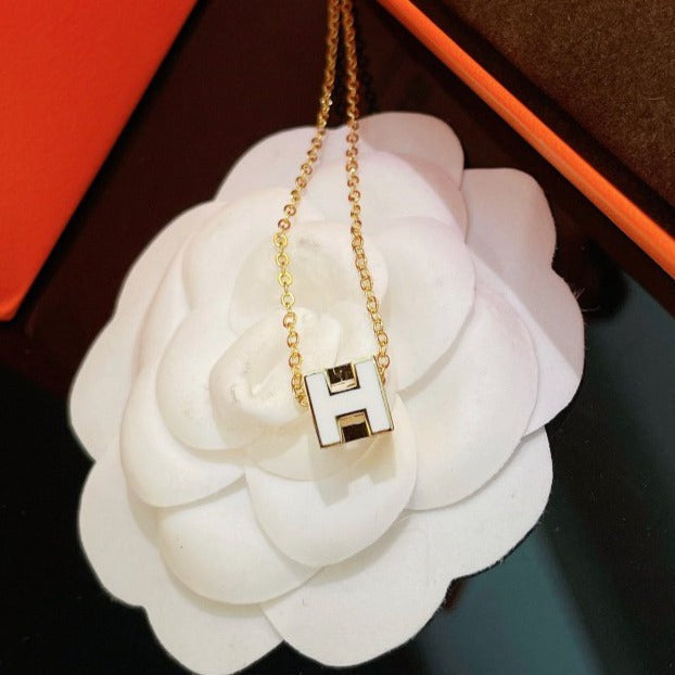 [Plus&Max]H WHITE SQUARE GOLD NECKLACE