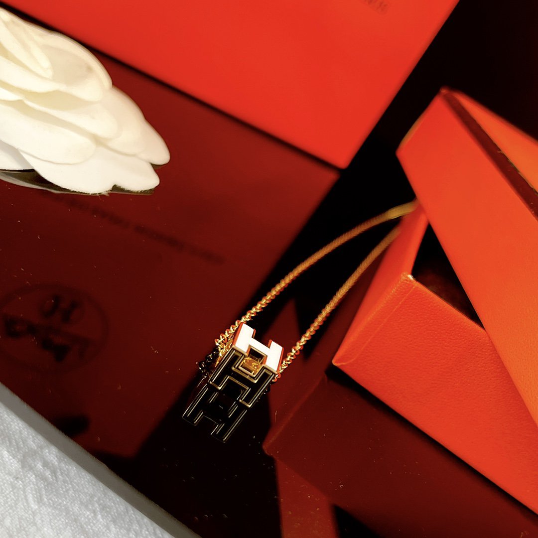 [Plus&Max]H WHITE SQUARE GOLD NECKLACE