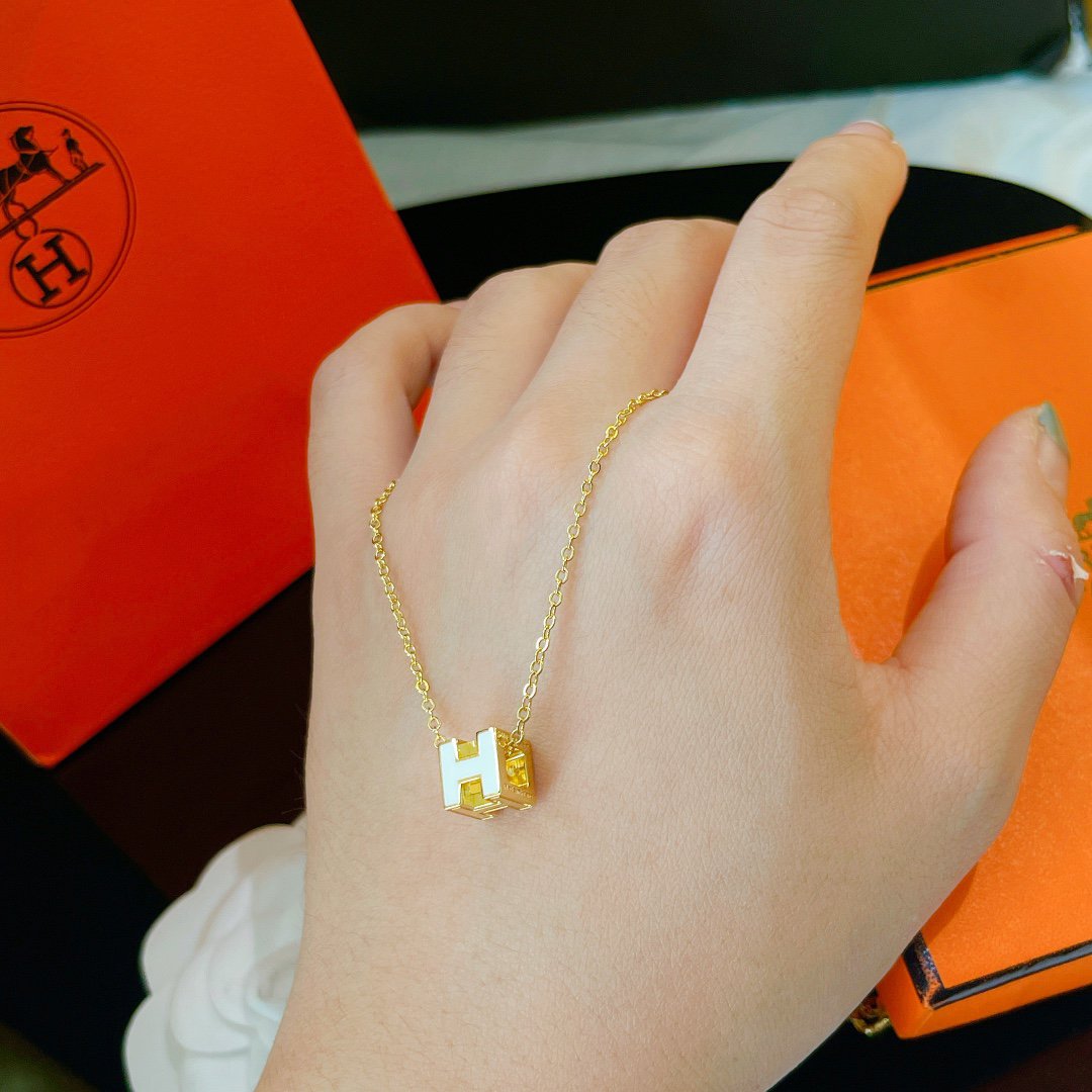 [Plus&Max]H WHITE SQUARE GOLD NECKLACE