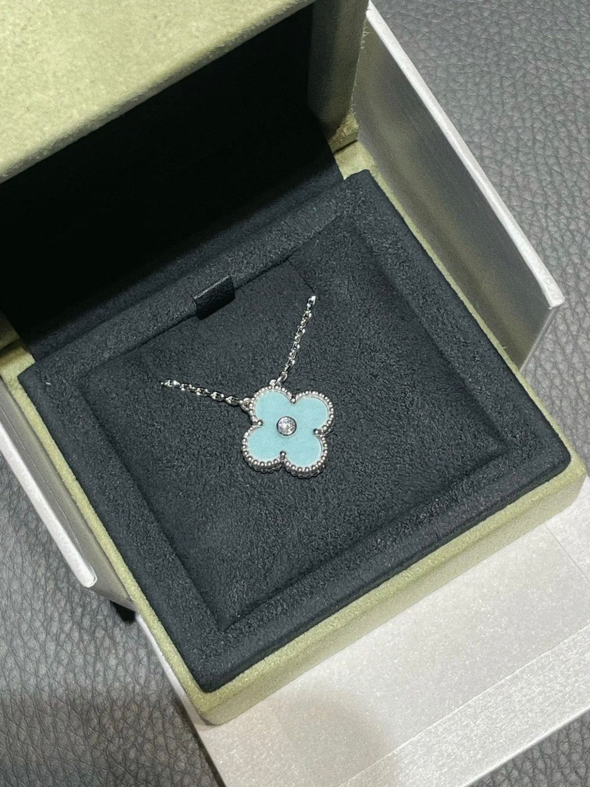 [Plus&Max]CLOVER 1 DIAMOND LIGHT BLUE SILVER NECKLACE