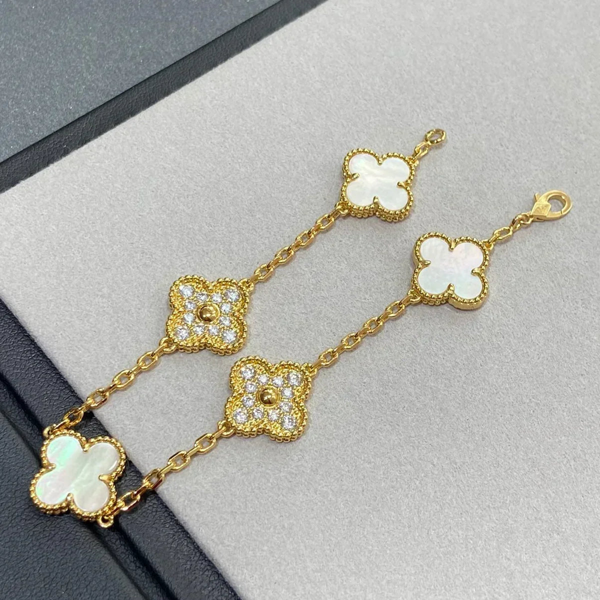 [Plus&Max]LUCKY CLOVER 5-MOTIF BRACELET - WHITE MOTHER-OF-PEARL COLLECTION