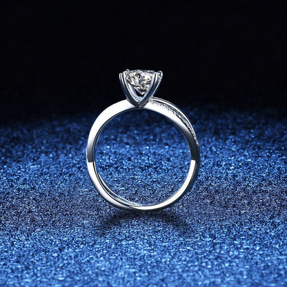 [Plus&Max]ELEGANT 4-PRONG CROSSOVER MOISSANITE ENGAGEMENT RING