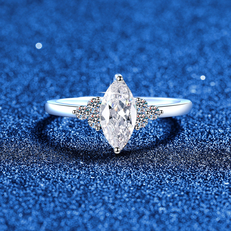 [Plus&Max]ELEGANT MARQUISE CUT MOISSANITE RING WITH SIDE ACCENTS