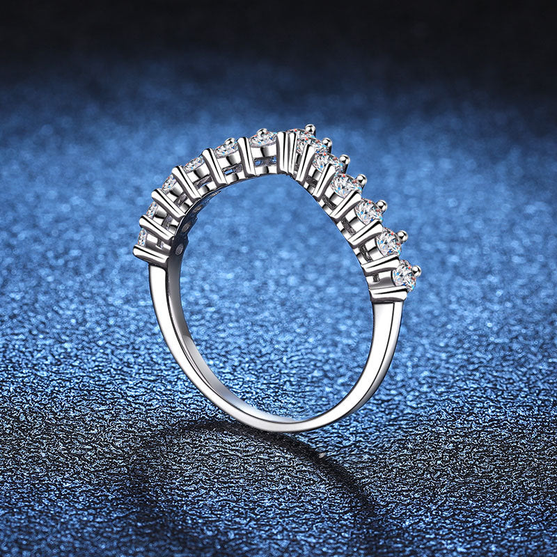 [Plus&Max]ELEGANT V-SHAPED CHEVRON MOISSANITE RING