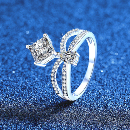 [Plus&Max]ELEGANT DOUBLE-TWISTED MOISSANITE RING