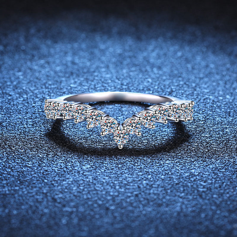 [Plus&Max]ELEGANT V-SHAPED CHEVRON MOISSANITE RING