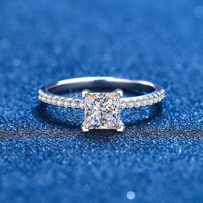 [Plus&Max]ELEGANT PRINCESS CUT MOISSANITE ENGAGEMENT RING