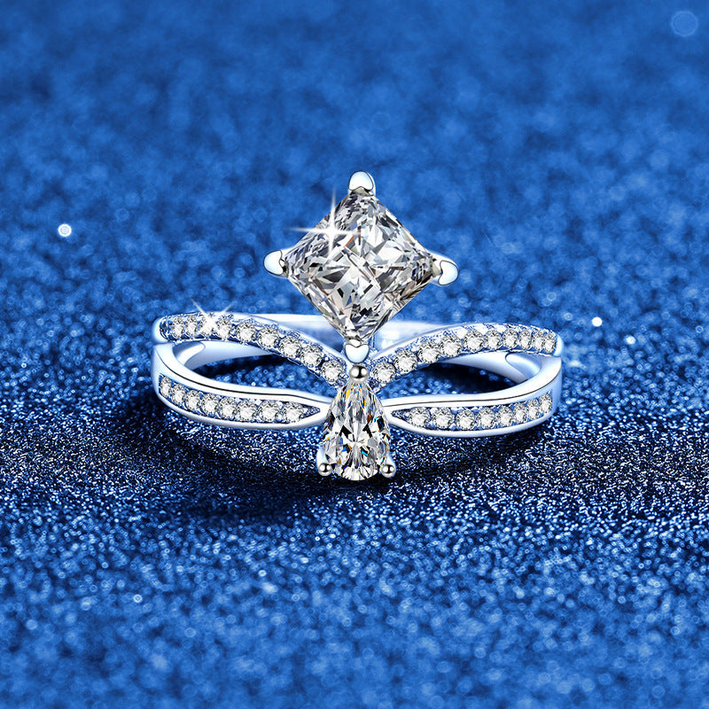 [Plus&Max]ELEGANT DOUBLE-TWISTED MOISSANITE RING