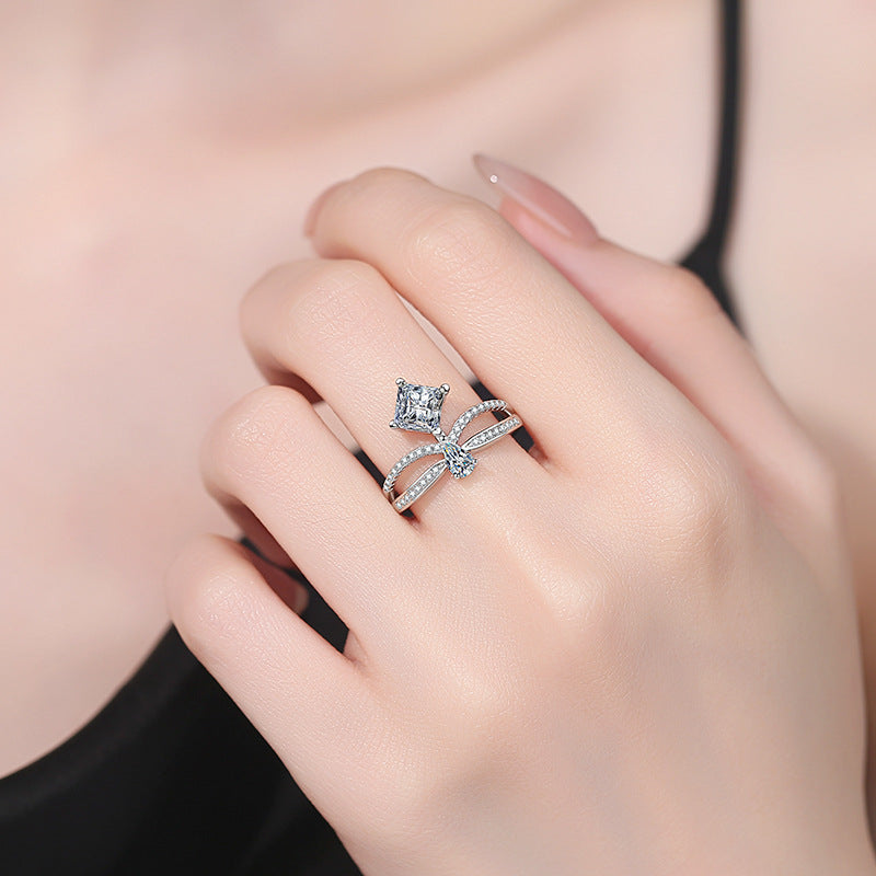 [Plus&Max]ELEGANT DOUBLE-TWISTED MOISSANITE RING