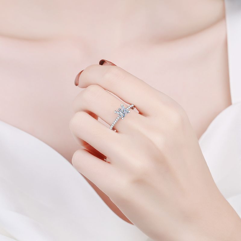 [Plus&Max]ELEGANT PRINCESS CUT MOISSANITE ENGAGEMENT RING