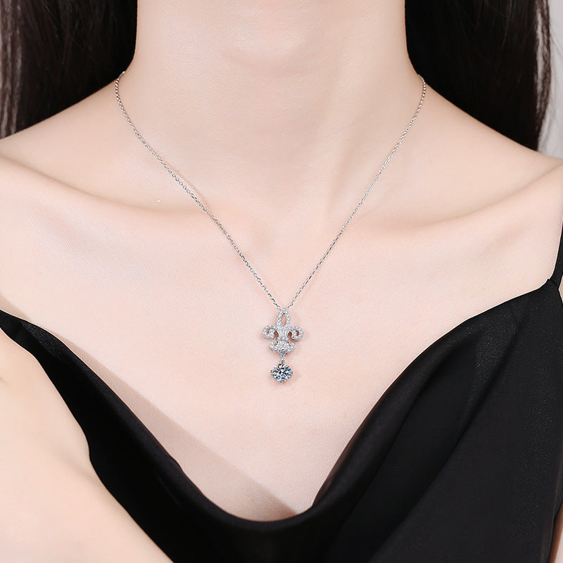 [Plus&Max]ROYAL FLEUR-DE-LIS MOISSANITE PENDANT NECKLACE