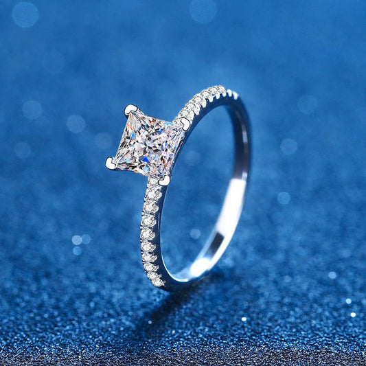 [Plus&Max]ELEGANT PRINCESS CUT MOISSANITE ENGAGEMENT RING